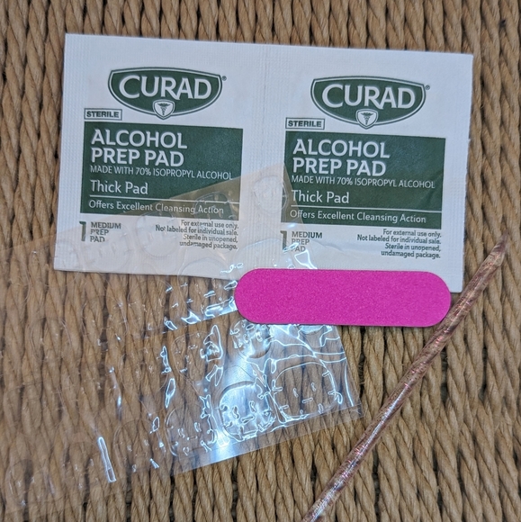 White Press-On Toe Nails with application kit - Picture 3 of 3